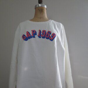 GAP Logo Relaxed Sweatshirt